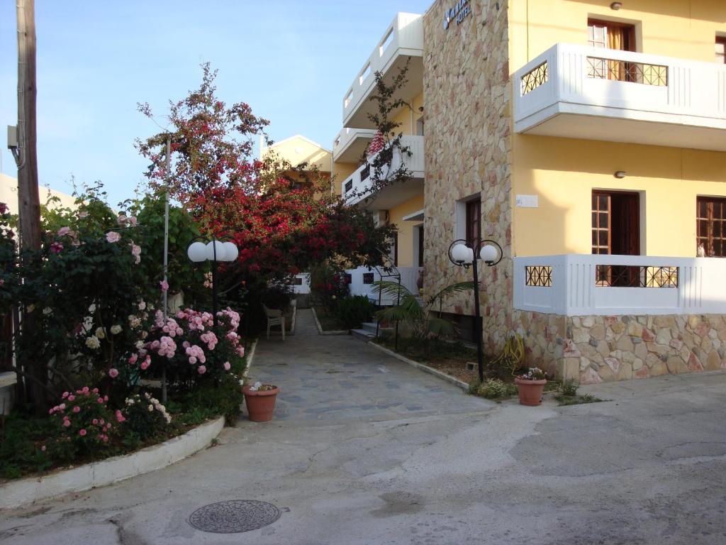 Anniko Aparthotel Stalos Exterior photo